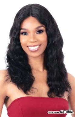 Body Wave 18" - Haute - HD Lace Front Wig - Model Model